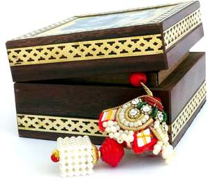 Caja de Joyería de Madera Estampada, Diseñada por Artesanos, Personalizada, con Múltiples Compartimentos para Guardar Objetos Preciosos, Almacenamiento Seguro, Bajo Costo - Product Image 1