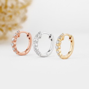 Pendiente de aro individual de oro de 14k con diamante, diseño de diamante graduado, aro pequeño de oro, joyería minimalista para piercing, pendiente individual. - Product Image 3