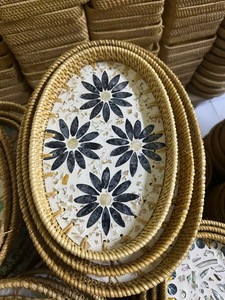 Plateau en rotin naturel artisanal avec incrustation de coquillages au centre pour un usage de service décoratif Vietnam - Product Image 5