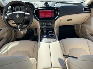 Offre exceptionnelle : Maserati Ghibli 2022 propre et prête à être expédiée - Product Image 2
