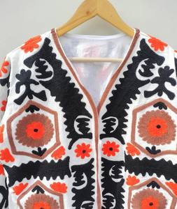 Veste d'hiver matelassée longue et élégante de style bohème pour femmes de qualité supérieure brodée de coton à fleurs tissée à la main pour la saison d'automne - Product Image 4