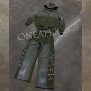 Ensemble pantalon de survêtement et sweat à capuche pour hommes Ensemble 2 pièces avec logo brodé en détresse lavé à l'acide et au soleil avec strass 100% coton - Product Image 2