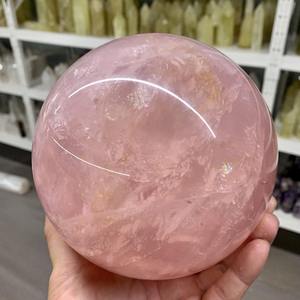 Esfera de Cuarzo Rosa, Cristal Hecho a Mano por Muntaha Agate Exports Khambhat India para Decoración del Hogar Feng Shui y Coleccionables - Product Image 4