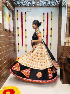 Top de 3 piezas tradicional indio y pakistaní para mujer Lengha Choli Plazzo listo para usar para bodas y fiestas de invierno - Product Image 6