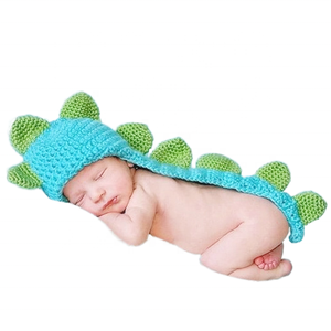 Vêtements en laine pour bébé en gros, tenue de photographie en laine tricotée au crochet, motif dinosaure de dessin animé, bonnet d'hiver - Product Image 1