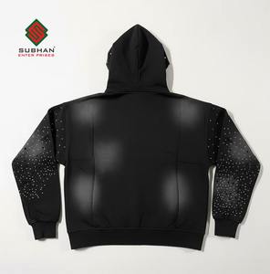 Sweat-shirt d'hiver noir audacieux avec lettrage vieilli et manches en strass, 100% coton, polaire tricoté respirant - Product Image 2