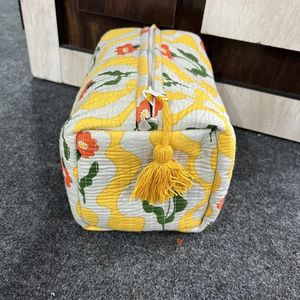 Pochette de toilette en coton matelassé géométrique - Sac de rangement pour maquillage écologique avec fermeture éclair - Product Image 2