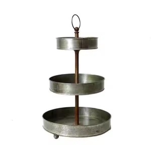 แท่นวางเค้กโลหะชุบสังกะสีหรูหราสง่างามอุปกรณ์ตกแต่งเค้กดีไซน์ใหม่สำหรับบ้านและงานกิจกรรม - Product Image 1