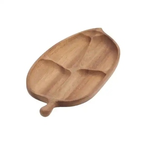 Assiette de service ronde en bois poli, écologique et durable, avec design personnalisable, style classique pour la maison et les fêtes - Product Image 4