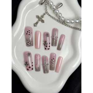 Uñas Postizas con Diseño de Crucifijo Rosa Rebelde - Product Image 3