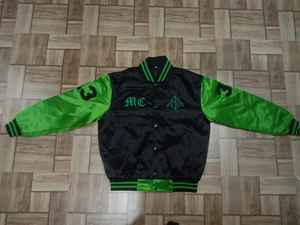 Chaqueta deportiva de equipo personalizada al por mayor, chaquetas de alta calidad personalizadas con cuello levantado bordado de satén para hombre de béisbol Varsity - Product Image 5