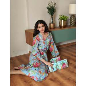 Peignoir oiseaux de paradis avec logo personnalisé, imprimé tie-dye floral, grande taille, vêtement de nuit thermique, taille unique avec fermeture à nouer - Product Image 1