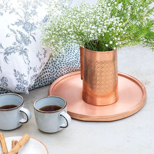 Qualité d'exportation Prix raisonnable Conception de gravure en cuivre pur Pichet à eau potable de taille personnalisée avec poignée Pour la maison Vaisselle de mariage - Product Image 1