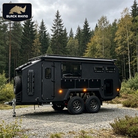 Caravane tout-terrain australienne avec salle de bain intégrée, aménagement familial et alimentation hors réseau pour le camping en zone isolée