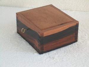 Caja rectangular de madera de sándalo personalizada, embalaje de regalo pulido para regalos de boda - Product Image 2