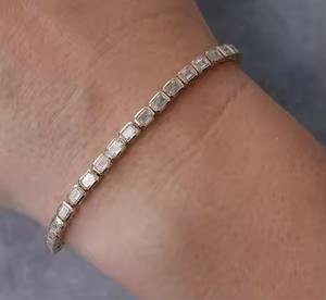 Bracelet tennis Moissanite taille émeraude Est-Ouest par Sevgi Jewelry Bezel Set Line Bracelet en plusieurs longueurs - Product Image 1