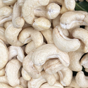 Nueces de Anacardo Crudas Secas de Grado W180 al Mejor Precio, Exportadas al Sudeste Asiático, Europa y Medio Oriente desde Vietnam - Product Image 1