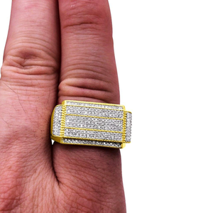 Jetez un oeil à cette belle bague de mariage en argent sterling 925 et diamants naturels ajoutant une touche d'élégance à toute tenue - Product Image 1