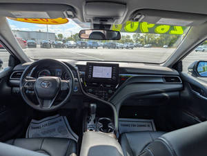 Auto Usado de Calidad a Precio Accesible, Toyota Camry Híbrido SE 2021, Volante a la Izquierda - Product Image 2