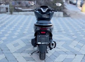 Ventas de motocicletas y scooters PCX 125 para 2025 disponibles para la venta y listos para exportar - Product Image 5