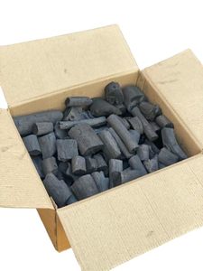 Charbon de bois noir naturel en morceaux pour barbecue, grillades, camping et cuisine - Product Image 3