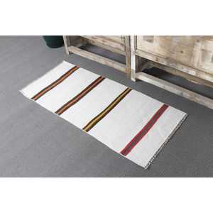 Tapis turc vintage, petit tapis de 1,8 x 4,1 pieds, tapis kilim blanc à motifs floraux - Product Image 4