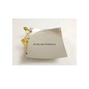 Plateau en aluminium moulé couleur argent fini en forme de rectangle avec poignées plaquées or Fêtes de mariage et de villa Fournitures de table - Product Image 4