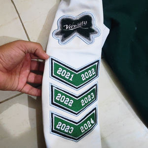 Vestes universitaires d'hiver pour hommes avec lettres brodées, fermeture à bouton unique sur le devant, tissu 100% laine, écologique et respirant - Product Image 4