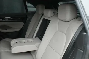 SUV Compacto de Lujo Usado 2024, Transmisión Automática, Portaequipajes Metálico, Asientos de Cuero, Características Interiores Premium - Product Image 3