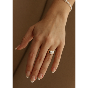 Anillo de Diamantes con Corte Asscher y Banda de Cigarro Porter - Product Image 2