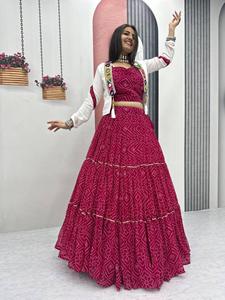 Haute sur demande Designer Georgette et coton Lehenga Choli ensemble avec veste ou fête de mariage et tenue de festival disponibles à la vente - Product Image 4