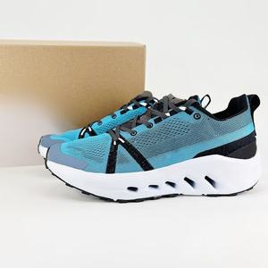 รองเท้าวิ่งดีไซน์เนอร์คุณภาพสูงราคาส่ง OEM รุ่นยอดนิยม ปรับแต่งได้ รองเท้ากีฬาสีขาวคลาวด์ - Product Image 2