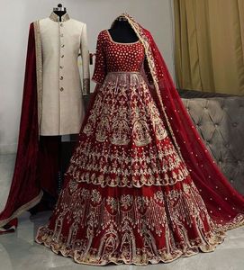 NEW--BRIDAL TRAVAIL ZARI--EMBROIDERY LOURD SUR PEPLUM & LEHENGA ROBE ornée de perles de verre de cristal, pierre, travail DABKA @ 2023 - Product Image 1