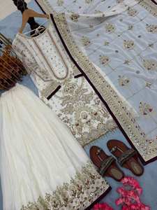 Premium Floral Broderie Casual Party Festival Wear Collection de vêtements ethniques élégants Vêtements de mariage Vêtements indiens et pakistanais - Product Image 4