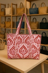 กระเป๋าผ้าฝ้ายลายดอกไม้สีขาวแดงเป็นมิตรกับสิ่งแวดล้อมการซื้อของชำอย่างยั่งยืนงานแฮนด์เมดของศิลปินโบฮีเมียนขนาดใหญ่ - Product Image 2