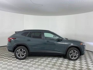 รถมือสองเชื่อถือได้ ปี 2025 เชฟโรเลต แทร็กซ์ LT 4 ประตู SUV (เครื่องยนต์ 1.2 ลิตร 3 สูบ เทอร์โบ เกียร์อัตโนมัติ 6 สปีด) - Product Image 2