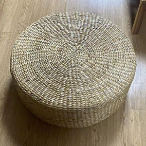 Cojín de Piso de Jacinto de Agua, Taburete Otomano Redondo de Jacinto Trenzado a Mano - Product Image 1
