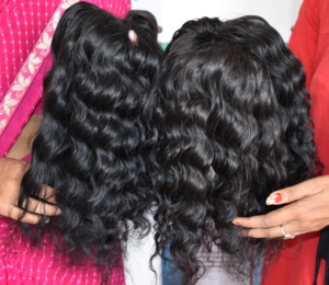 Extensions de cheveux indiens de qualité super premium Cheveux ondulés naturels bon marché en gros direct de l'usine Couleur naturelle Cheveux humains - Product Image 3