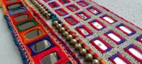 Ceinture Boho miroir en verre sur mesure avec broderies à la main adaptée aux clients de la boutique et aux revendeurs d'accessoires