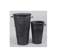 Vase en métal fini antique de 18 pouces en relief Vase à fleurs séchées de ferme Seau français vintage pour la maison et les mariages