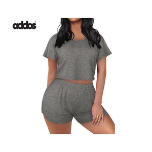 Vente en gros Ensemble t-shirt et short de haute qualité Ensemble deux pièces Vêtements pour femmes Short et chemise avec logo personnalisé - Product Image 3