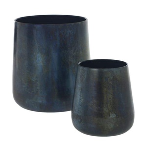 Maceta de Metal Ligera pero Resistente, Perfecta para Balcones y Jardines en Azoteas, Ofrece una Solución Moderna y Práctica. - Product Image 1