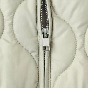 Otoño Invierno abrigo de cuello redondo para mujer nueva Chaqueta de algodón acolchada ligera decoración de bolsillo tela de lona servicio OEM disponible - Product Image 3