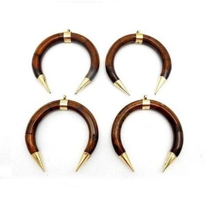 Colgante de Colmillo de Búfalo Pulido Natural |   Joyería Artesanal de Hueso de Buey - Product Image 1