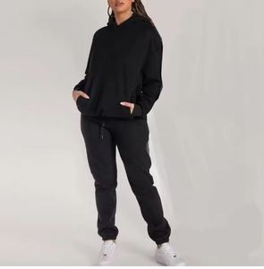 Conjunto de sudadera polar de 2 piezas para mujer personalizada de alta calidad Pantalones de joggers de moda con tops cortos de longitud - Product Image 1