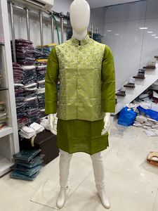 Fabricante indio Ropa de fiesta Diseño de rayón Sadi Kurta tradicional y pesado para hombres especiales con pijama y chaqueta Koti al por mayor - Product Image 4