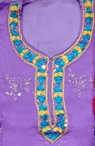 Costumes indiens de créateur modernes non cousus brodés à la main pour femmes pour les fêtes de style traditionnel - Product Image 2