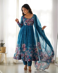 Ensemble Kurta en Soie Organza Pure Imprimée avec Dupatta et Palazzo – Tenue Indienne de Créateur pour Femme, Idéale pour Tenue Décontractée, Festive, Mariage ou Soirée - Product Image 5