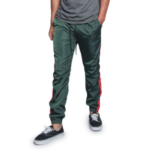 Pantalon coupe-vent élégant et pratique pour tous les jours, restez confortable et protégé avec un pantalon coupe-vent pour homme - Product Image 4