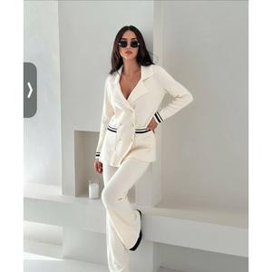 Ensemble de costume pour femme 1566 avec col chemise en tricot, élégant et stylé - Product Image 2